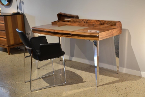 Using Modern Desks for Your Home Office 